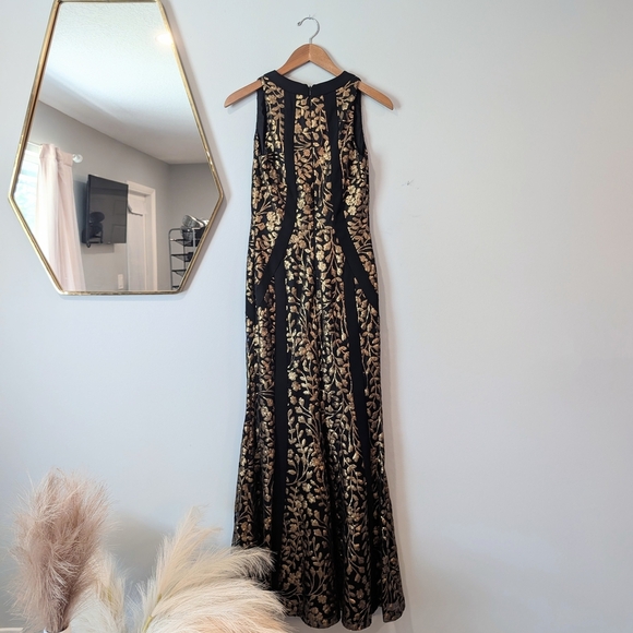 Carmen Marc Valvo Maxi Dress in Gold and Black Sz. 4 - Picture 5 of 9